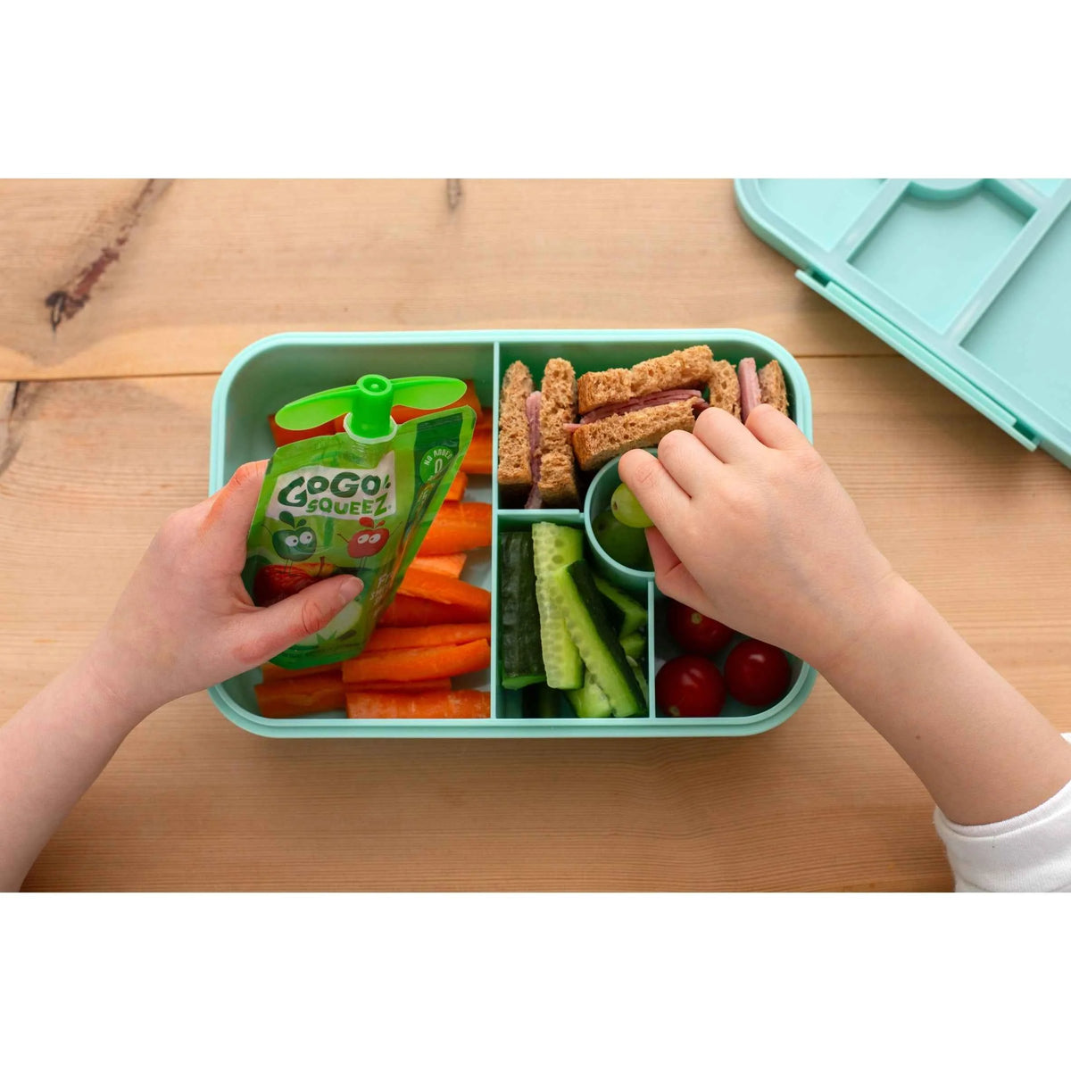 Fruit Snack Apple 4x90g by GoGo squeeZ
