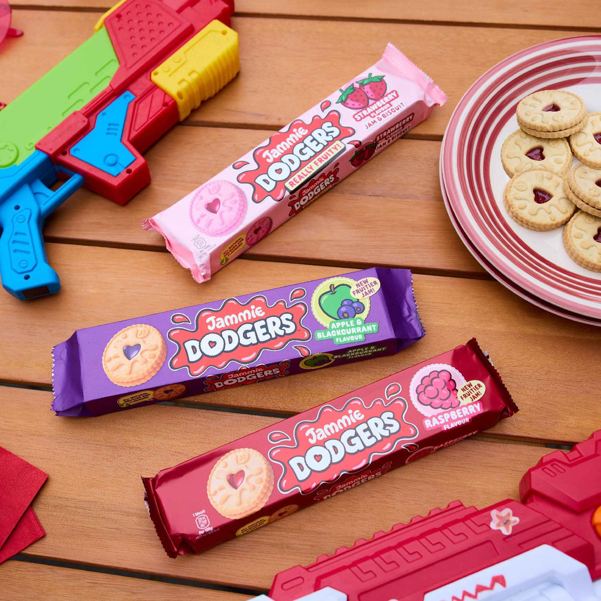 Jammie Dodgers Biscuits 140g by BURTONS