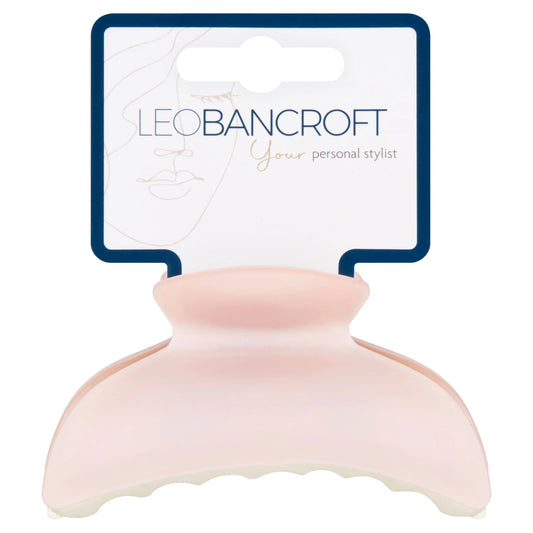 Fashion Claw Spotted by LEO BANCROFT