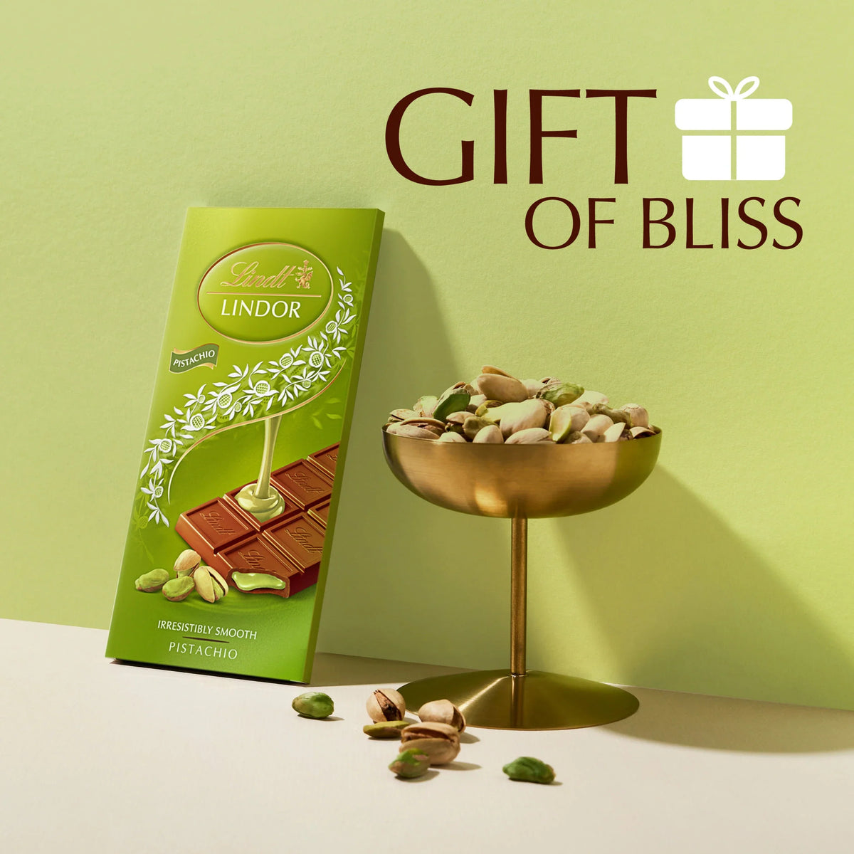Lindor Pistachio Chocolate Bar 100g by Lindt at The British Vault