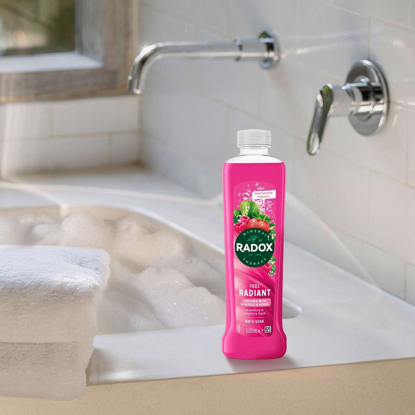 Strawberry Feel Radiant Bath Soak by RADOX