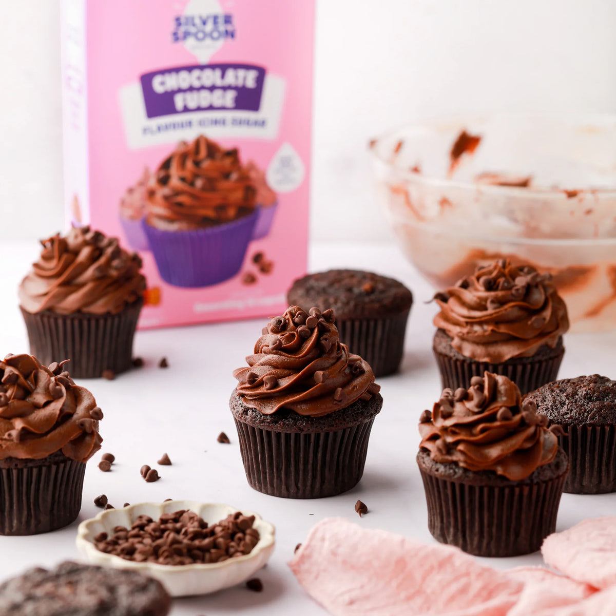 Chocolate Fudge Flavour Icing by SILVER SPOON at The British Vault