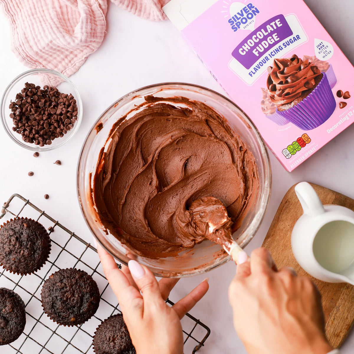 Chocolate Fudge Flavour Icing by SILVER SPOON at The British Vault