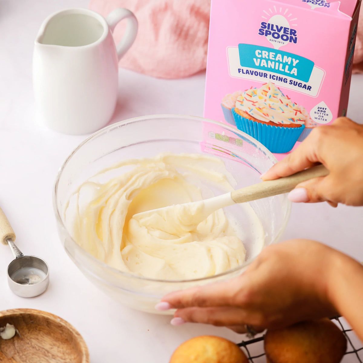 Creamy Vanilla Flavour Icing by SILVER SPOON at The British Vault